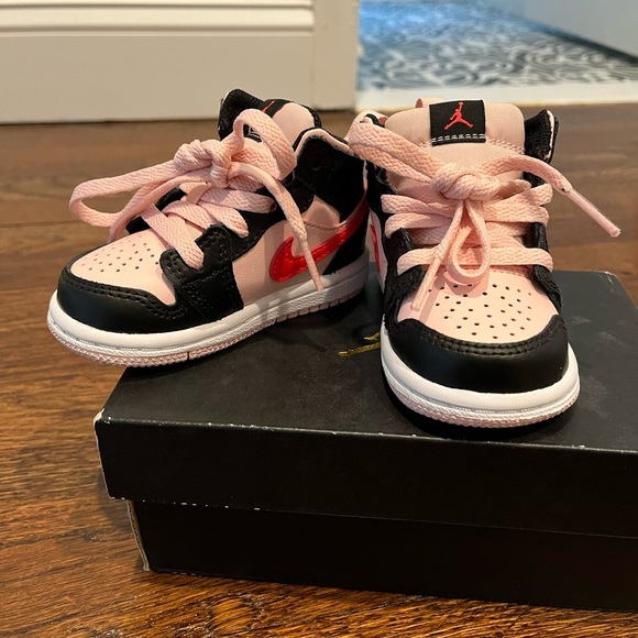 Baby Jordan sneakers - Picture 4 of 4